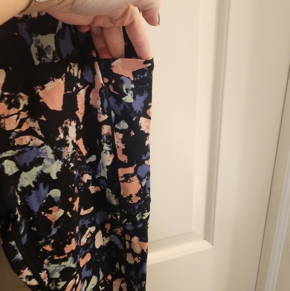 Sweaty Betty Power full length leggings size med pink texture camo print 26in - Picture 3 of 7